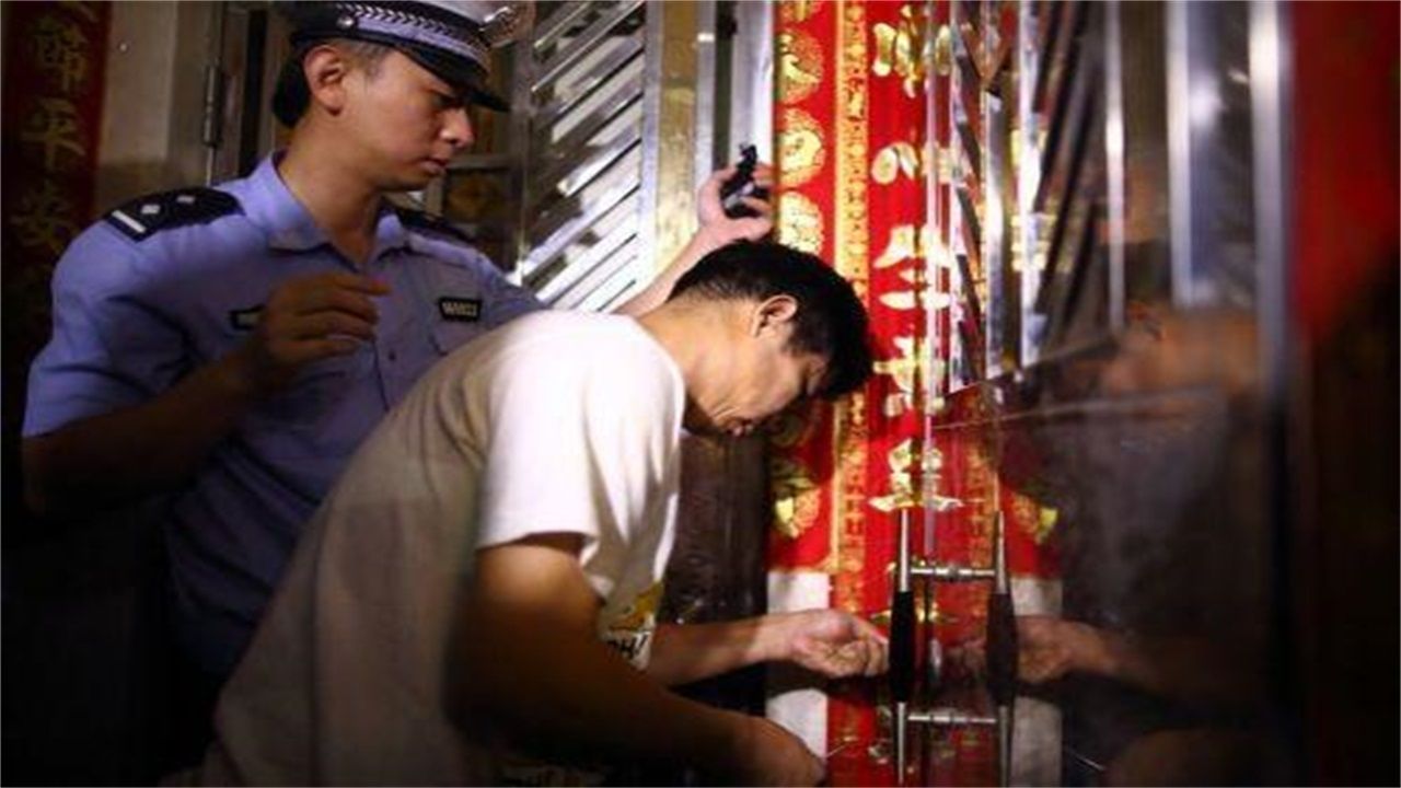 普安县请开锁师傅开了锁后，师傅为什么一般都不进门，就算主人请也不进去？